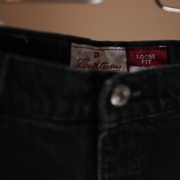 Loose Fit Black Levis - Picture 4 of 7